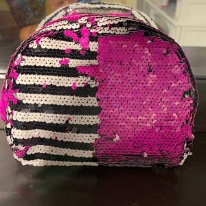 Makeup sequence bag. White and black flips to pink